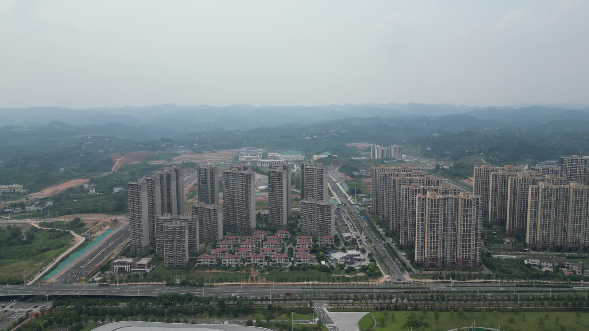 航拍湖北宜昌秭归县城市高楼视频的预览图