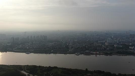 城市航拍湖南湘潭城市迷雾视频的预览图