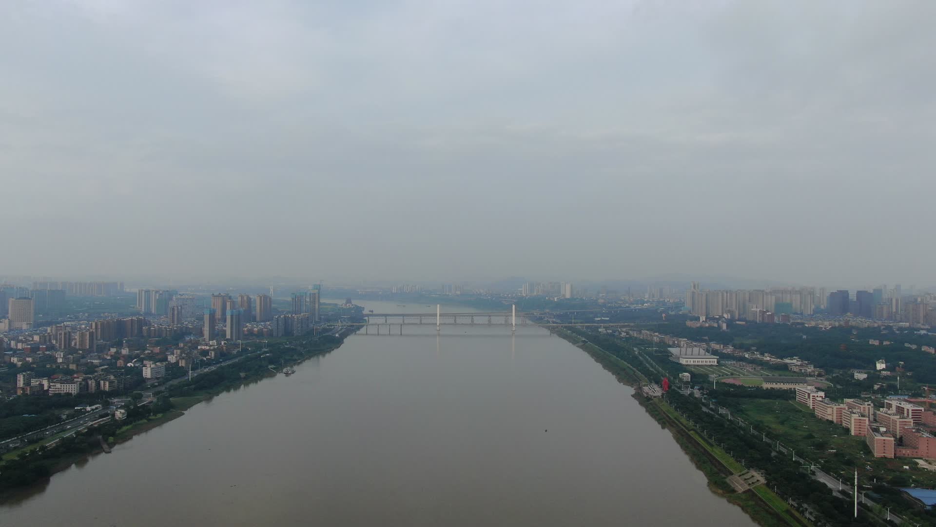 城市航拍湖南湘潭湘江风光视频的预览图
