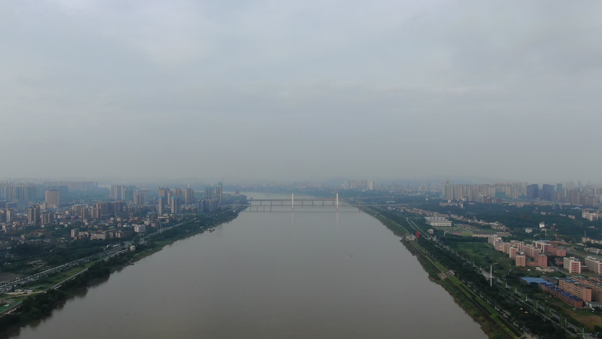城市航拍湖南湘潭湘江风光视频的预览图