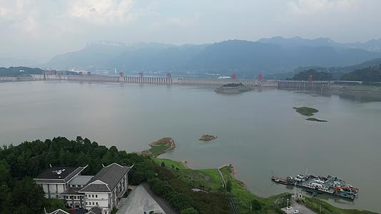 航拍湖北宜昌长江三峡大坝视频的预览图