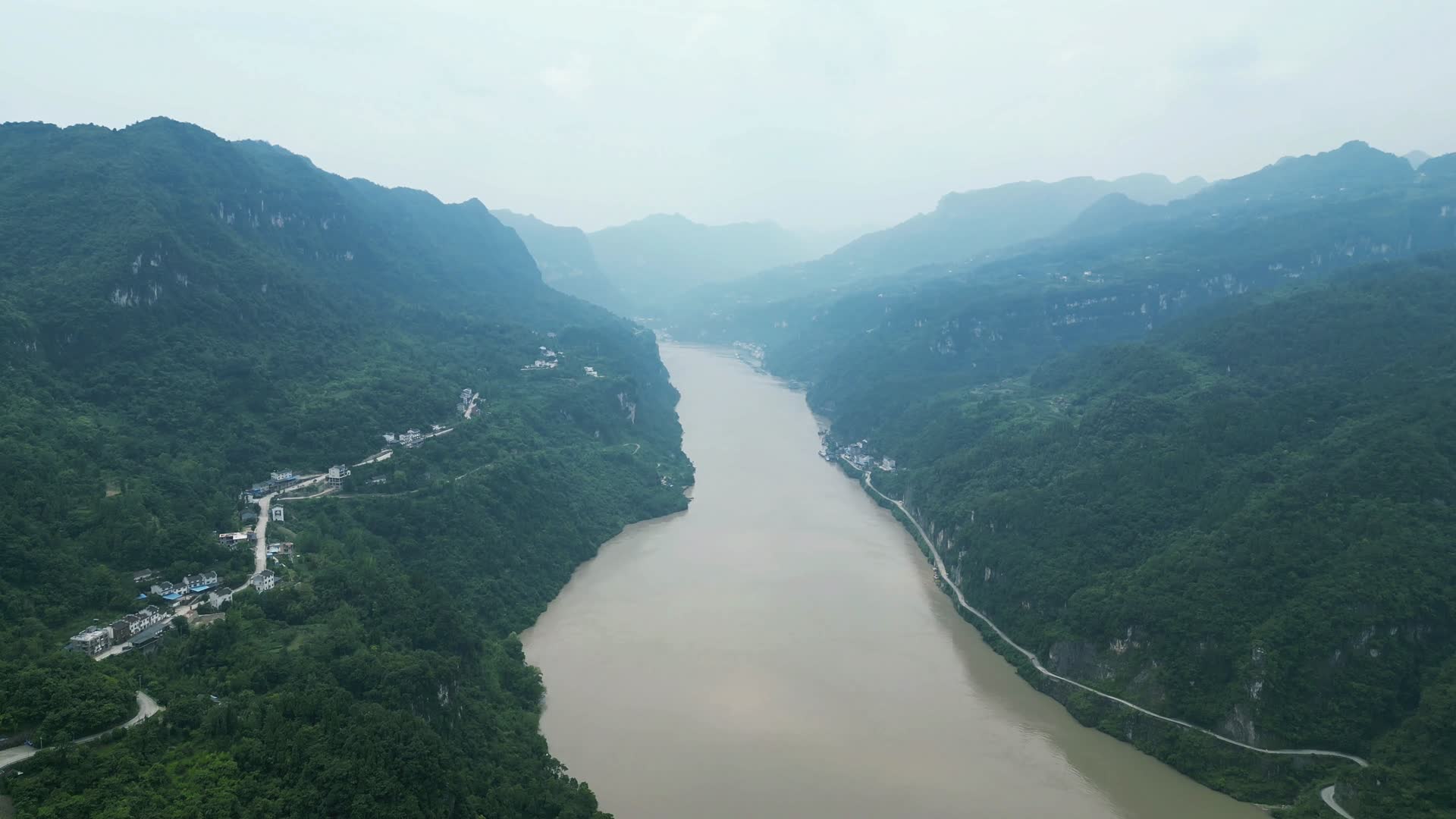 航拍湖北宜昌长江三峡风光视频的预览图