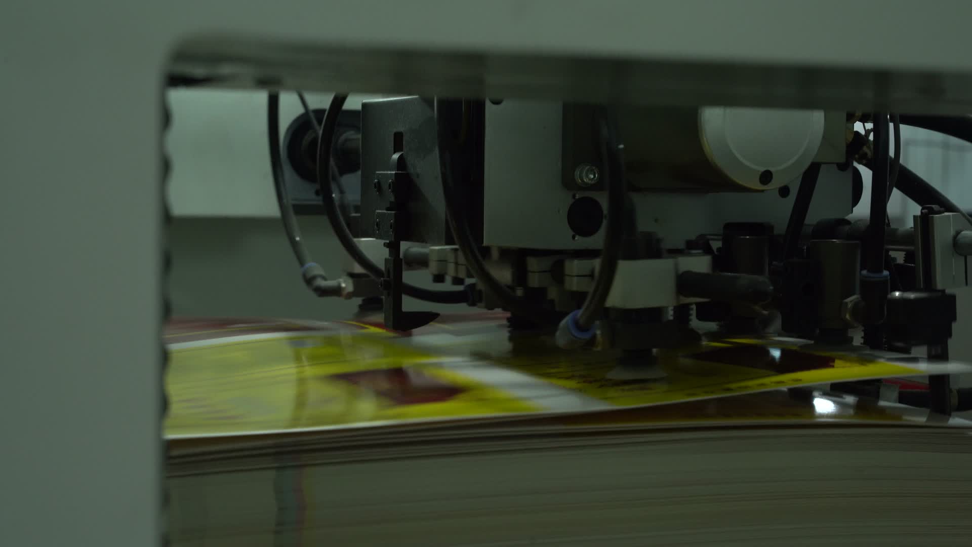 包装印刷厂工作设备视频的预览图