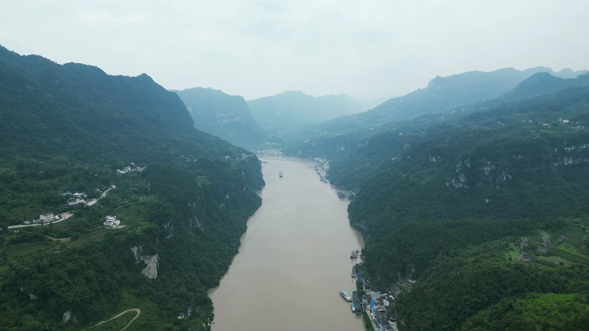 航拍湖北宜昌长江三峡风光视频的预览图