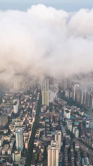 高清航拍南宁城市上空云海视频的预览图