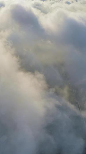 高清航拍南宁城市上空云海视频的预览图