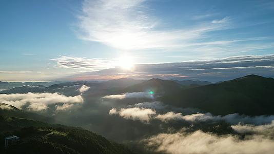 航拍湖北神农架神农顶景区高山云海日落夕阳视频的预览图