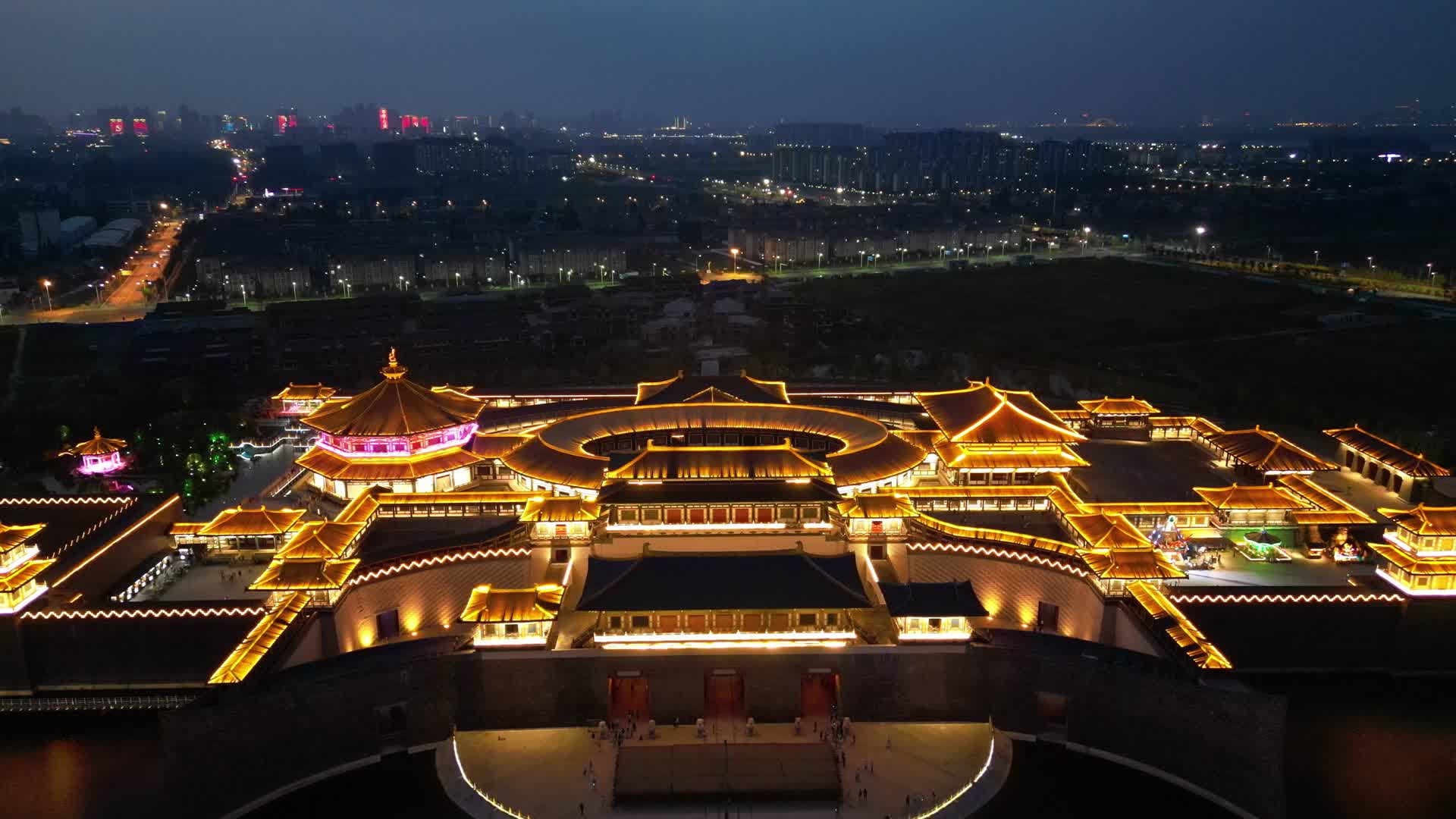 航拍湖北襄阳中国唐城影视基地夜景视频的预览图