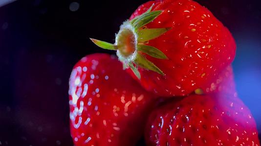 镜头合集微距拍摄水果草莓视频的预览图
