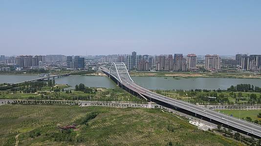 湖北襄阳六两河大桥交通航拍视频的预览图
