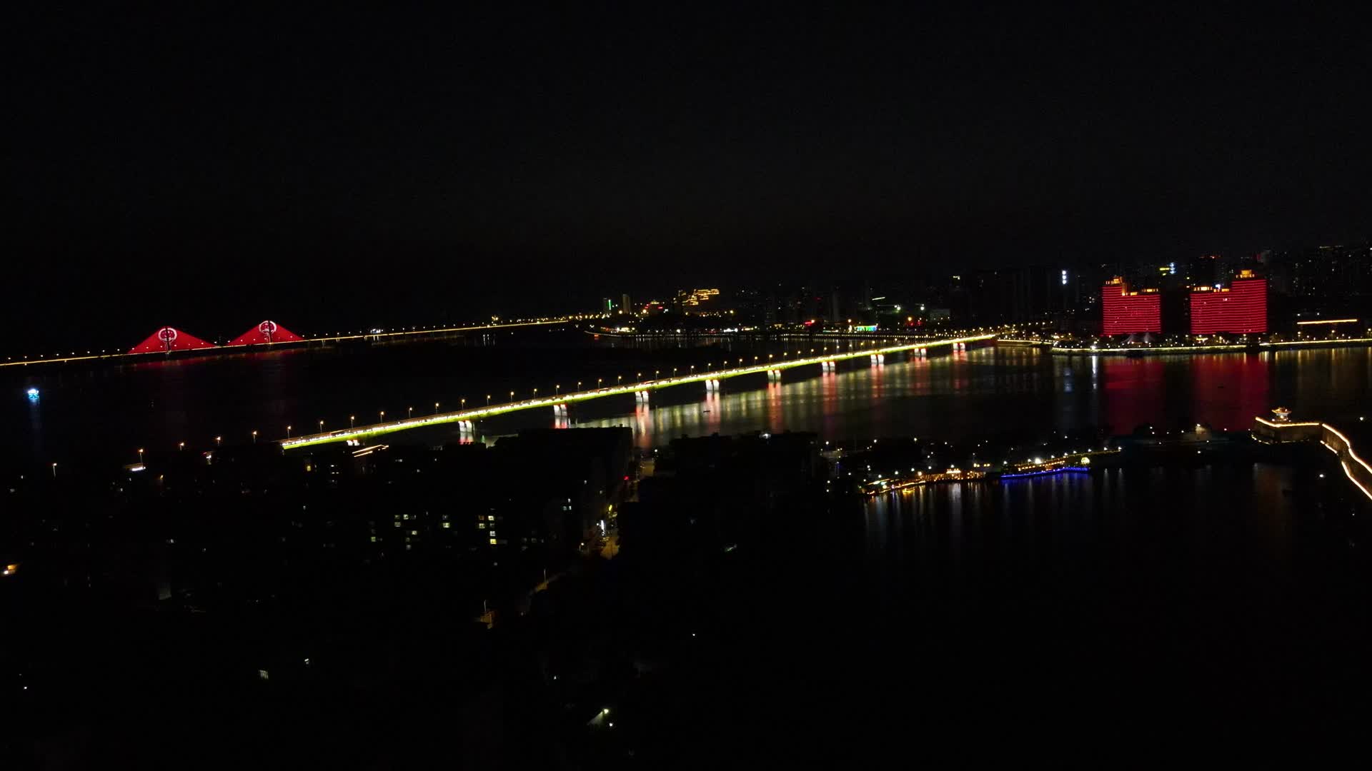 航拍湖北襄阳汉江桥梁夜景灯光视频的预览图