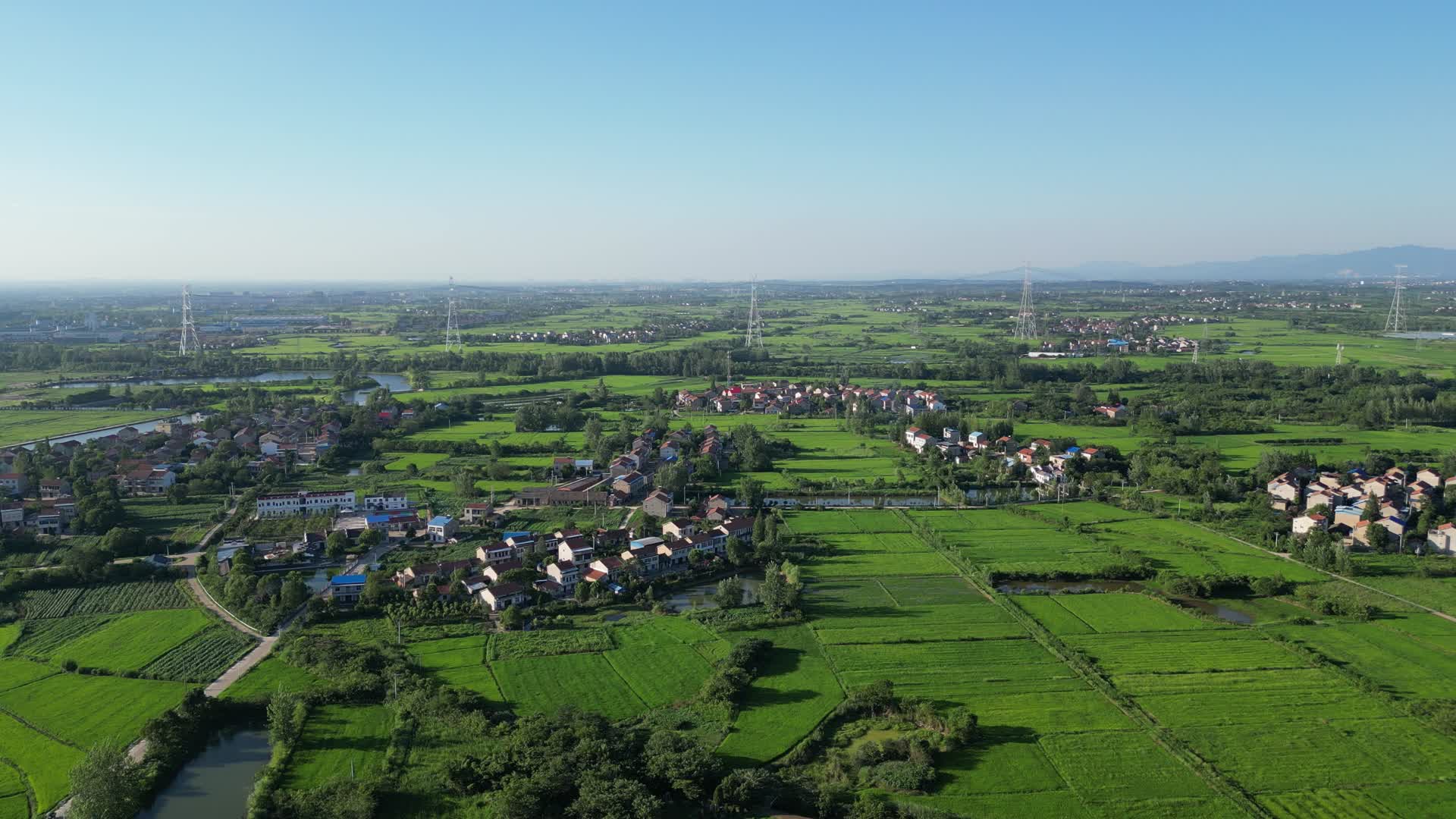 航拍美丽乡村农业农田视频的预览图