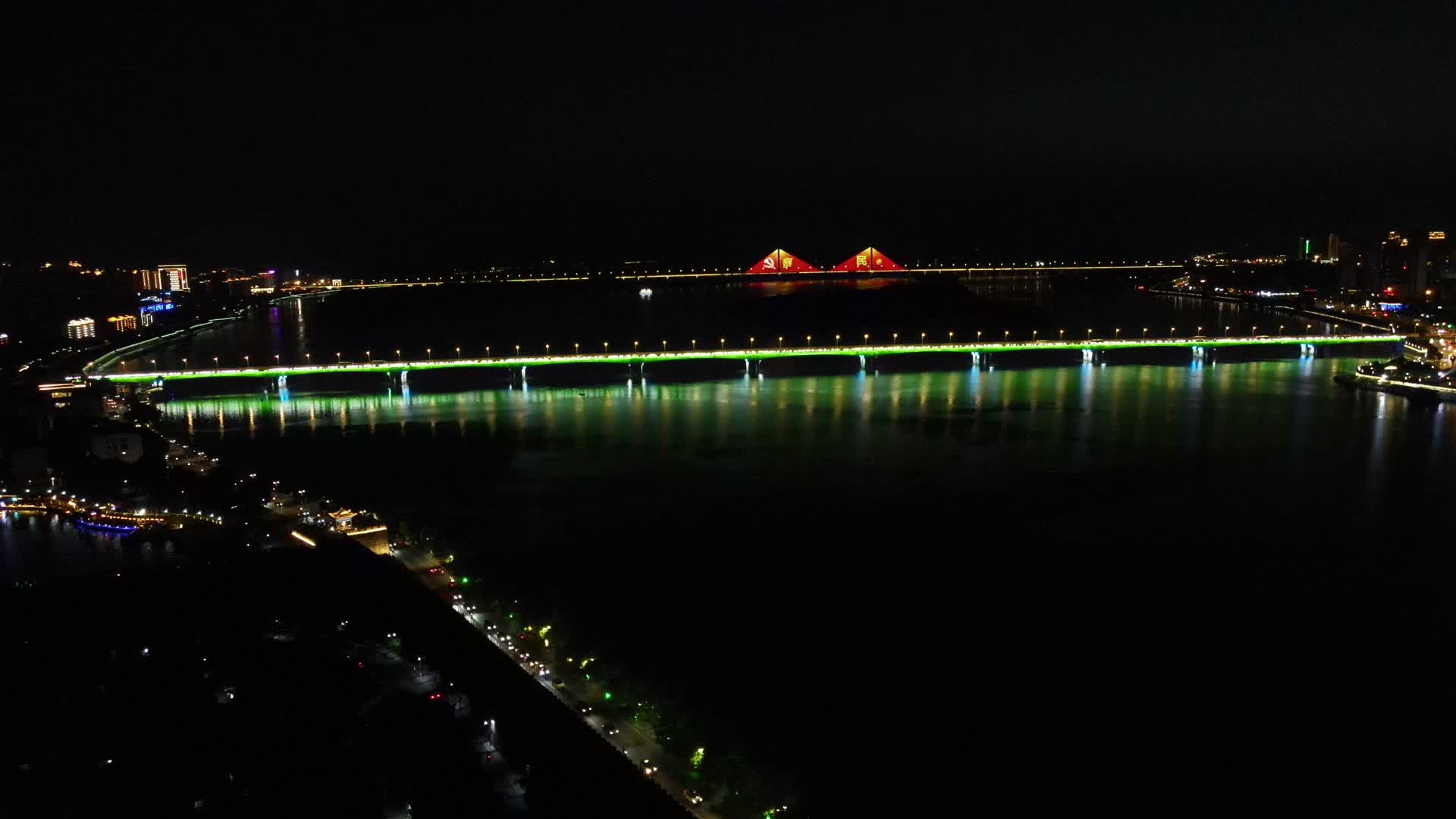 航拍湖北襄阳汉江桥梁夜景灯光视频的预览图