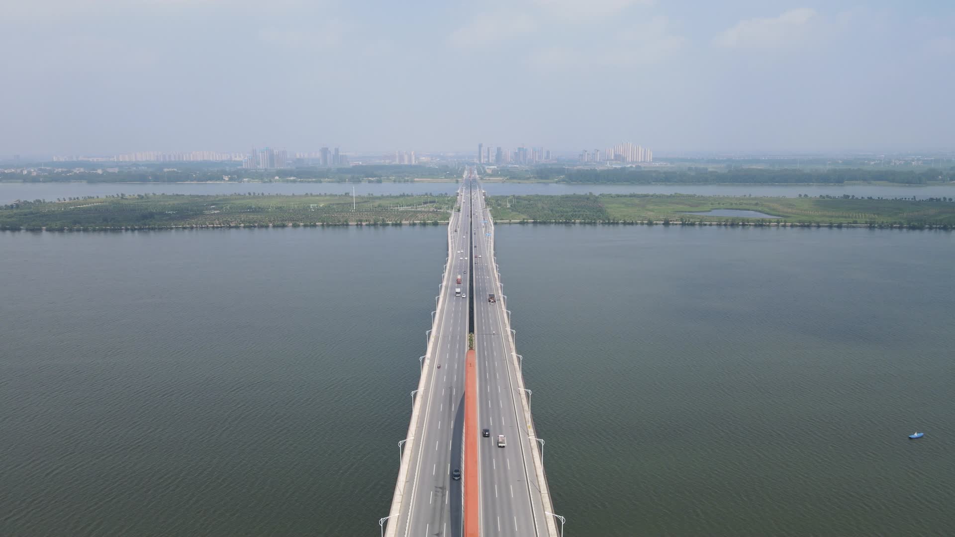 湖北襄阳汉江东津大桥航拍视频的预览图