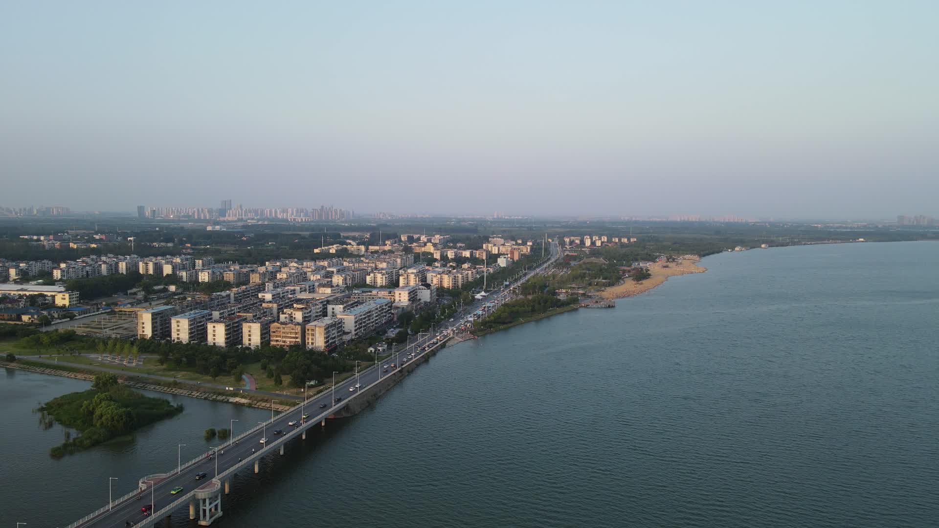 湖北襄阳汉江城市风光航拍视频的预览图