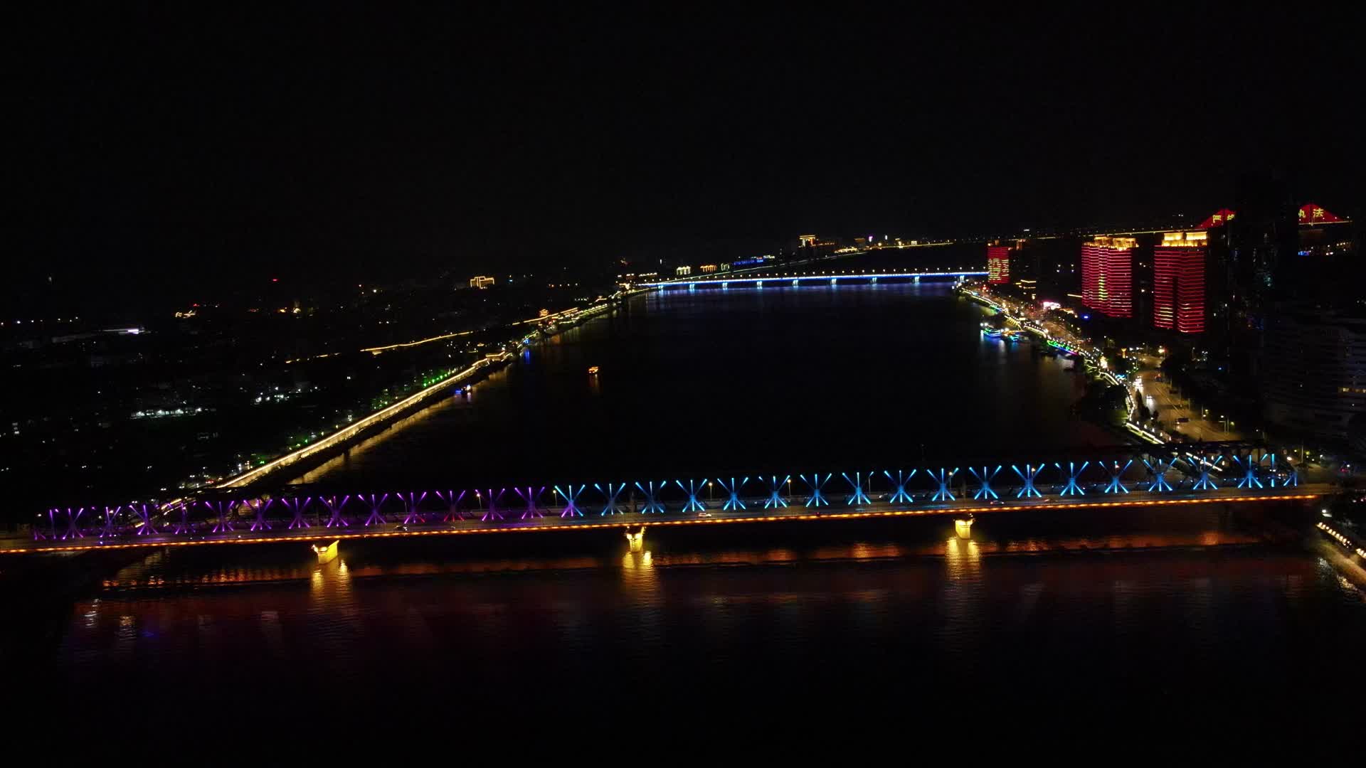 湖北襄阳汉江大桥夜景灯光航拍视频的预览图