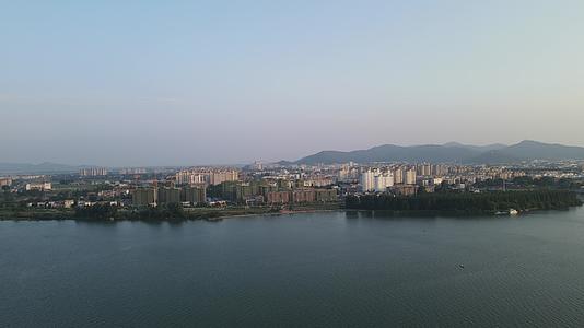 湖北襄阳汉江城市风光航拍视频的预览图