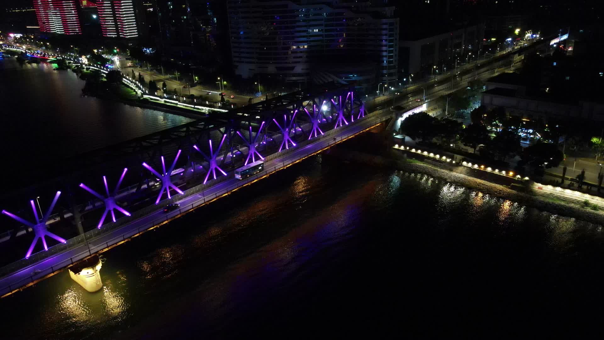 湖北襄阳汉江大桥夜景灯光航拍视频的预览图