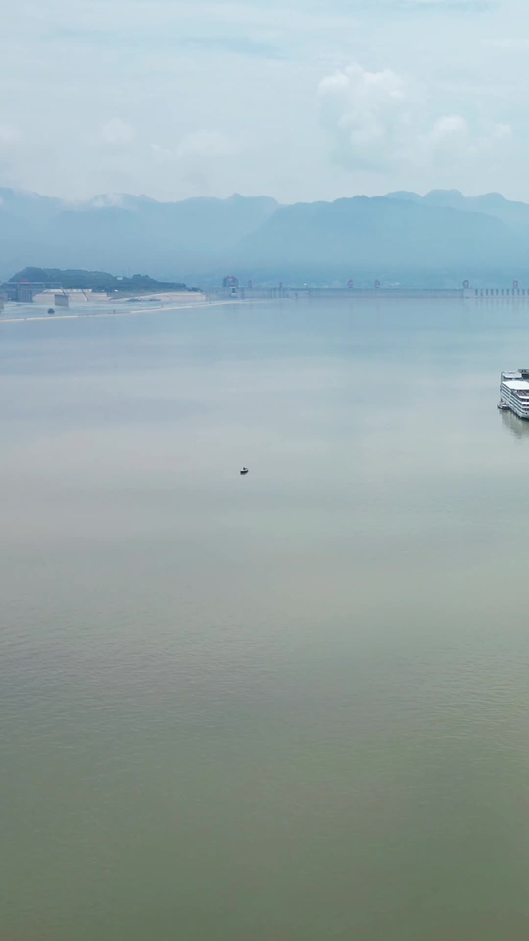 航拍长江三峡风光视频的预览图