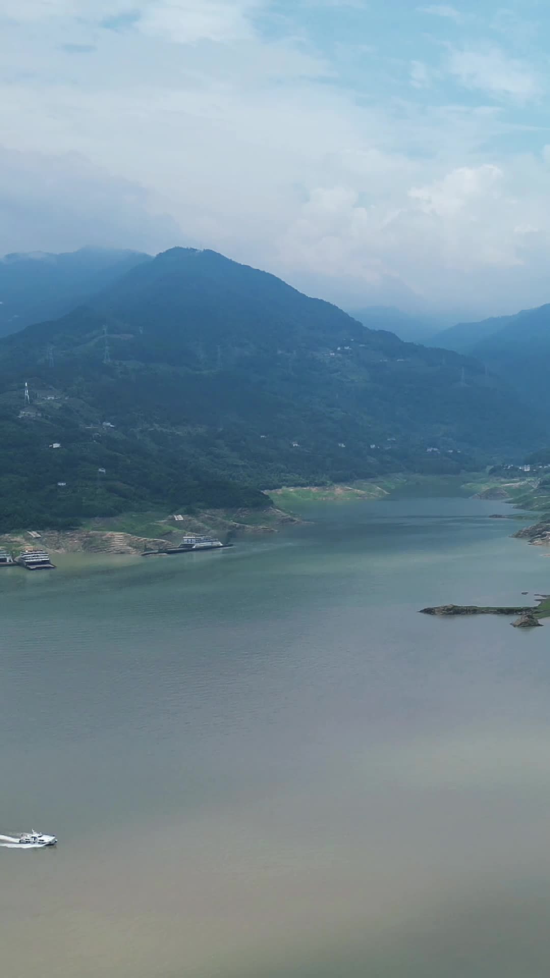 航拍长江三峡风光视频的预览图