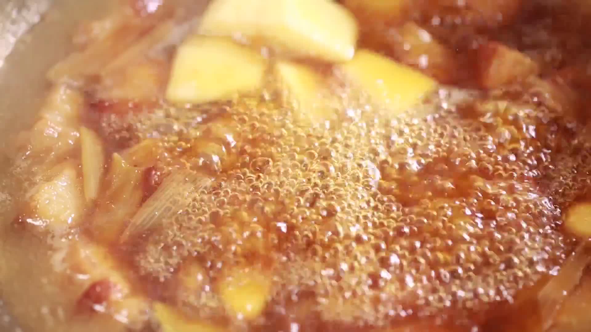 镜头合集土豆炖猪肉视频的预览图