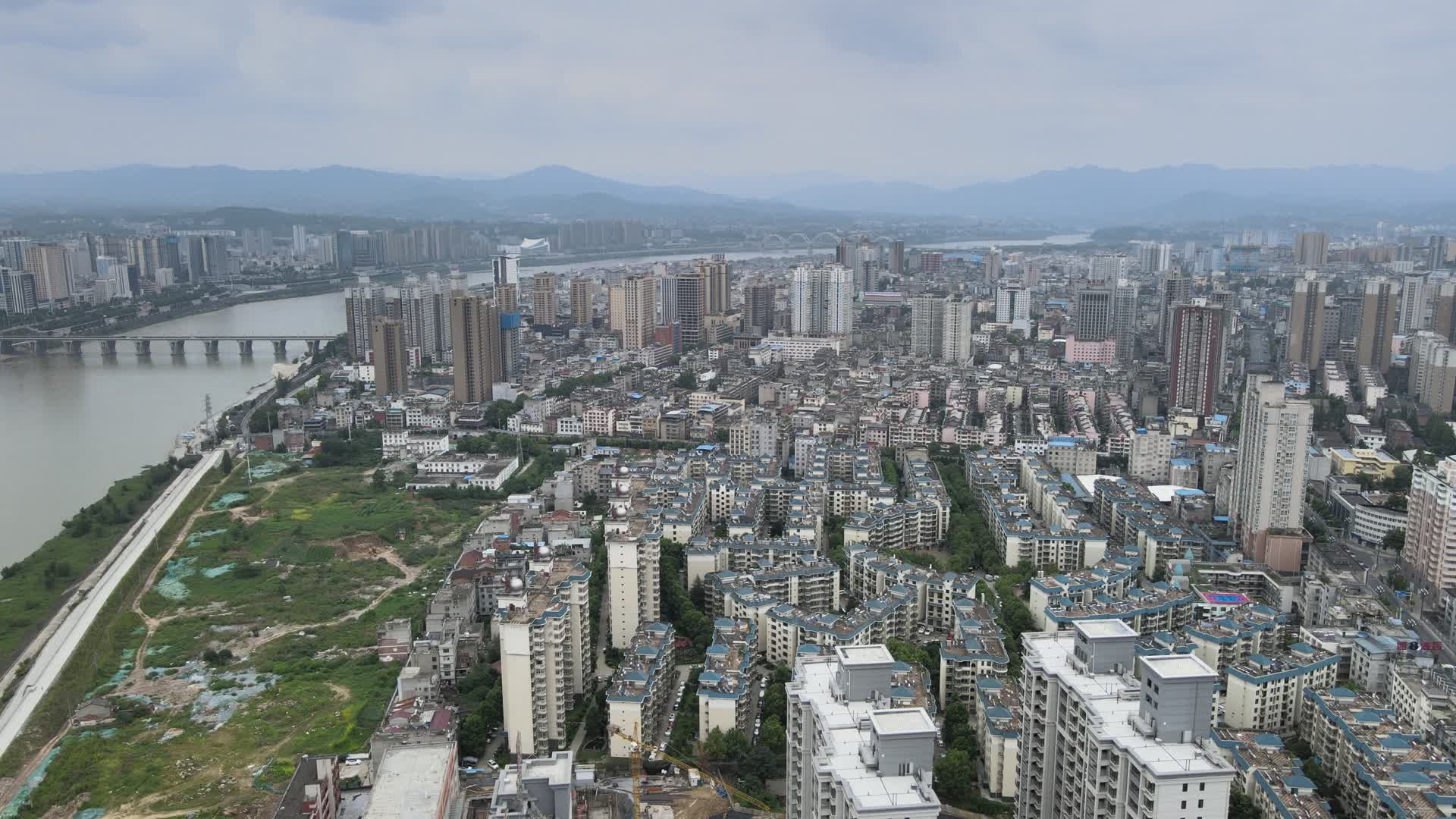 陕西安康城区航拍视频的预览图