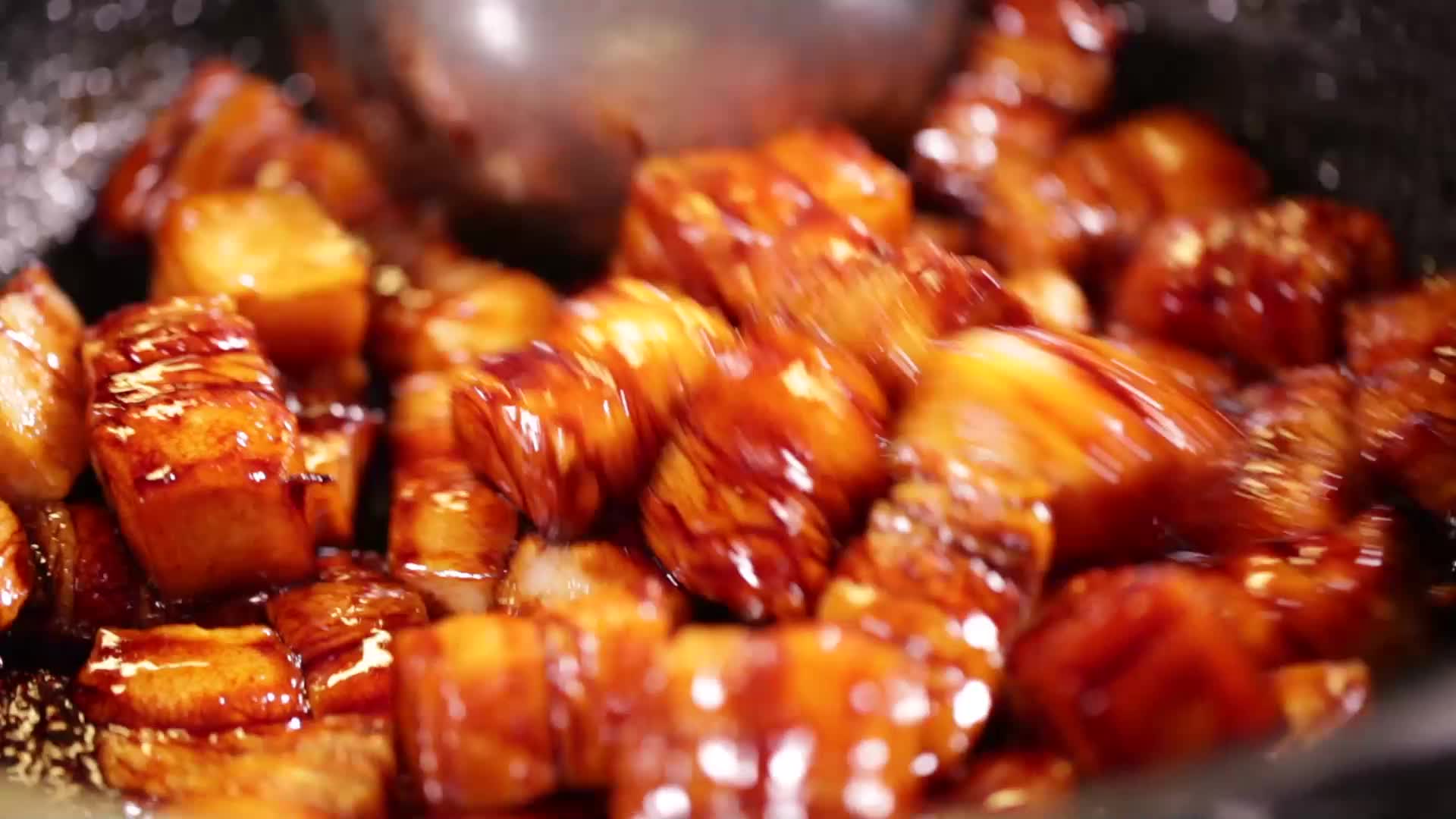 镜头合集炒糖色红烧肉视频的预览图