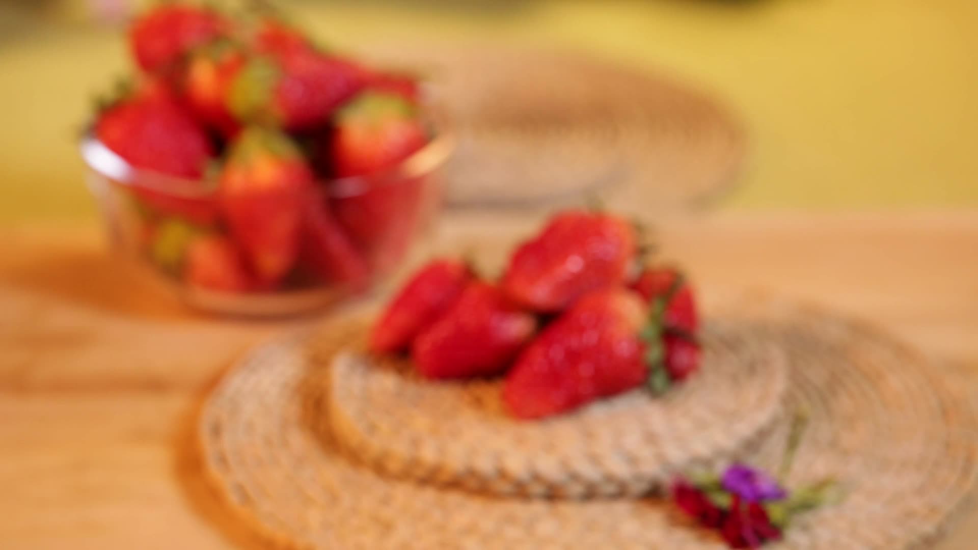镜头合集草莓水果夏季维生素视频的预览图
