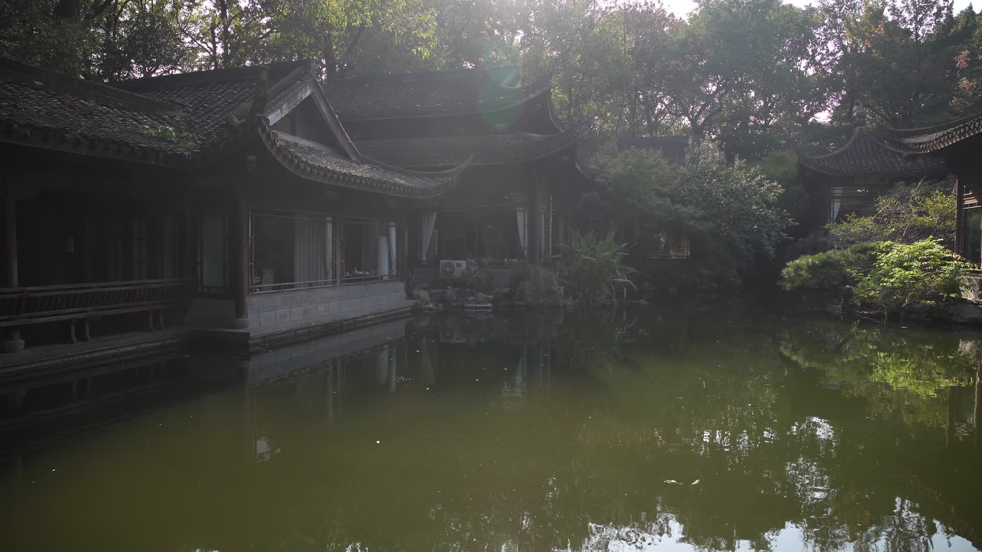 杭州西湖花港观鱼魏庐视频的预览图