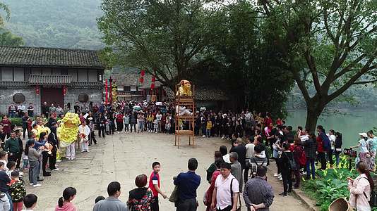 乐道古镇喜庆舞狮节日庆典民俗文化4K航拍视频视频的预览图