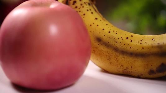 镜头合集水果苹果香蕉视频的预览图