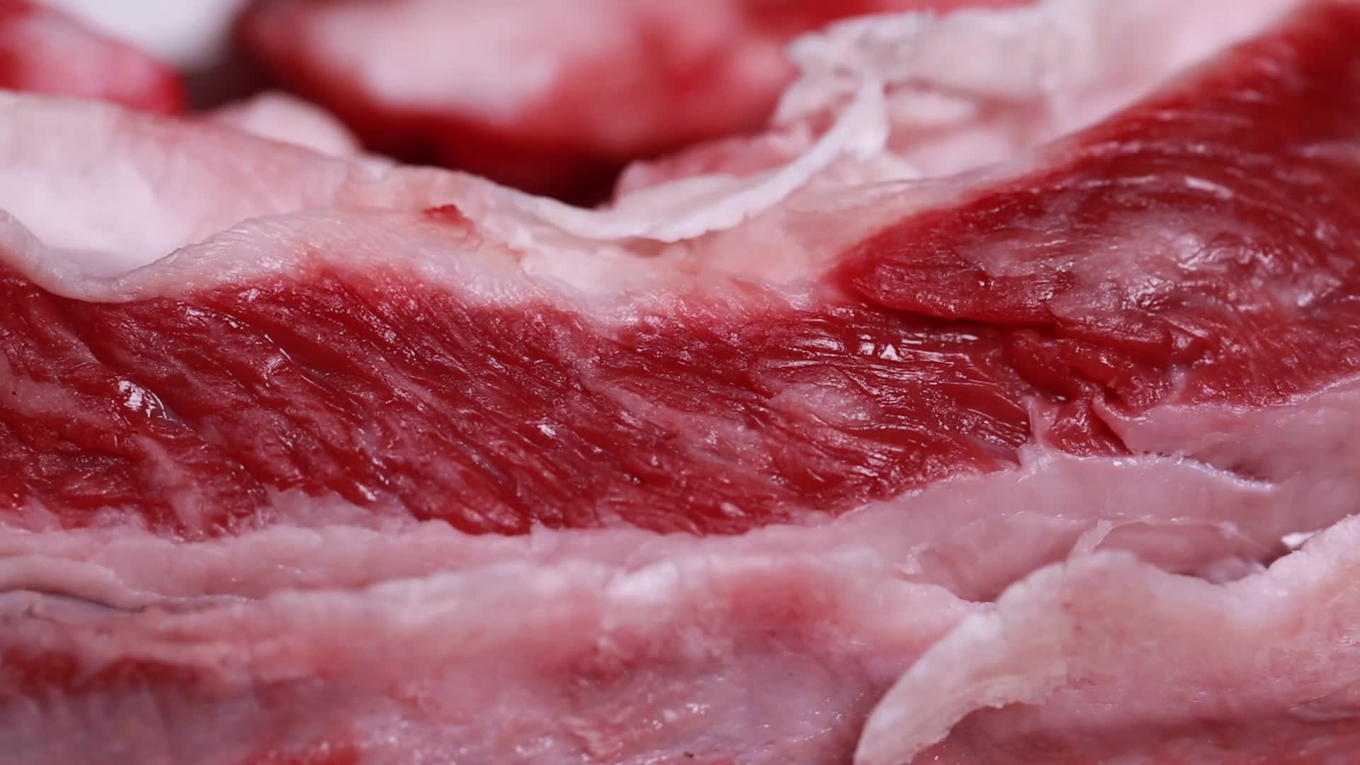 镜头合集新鲜牛腩肉牛肋条牛五花牛肉视频的预览图