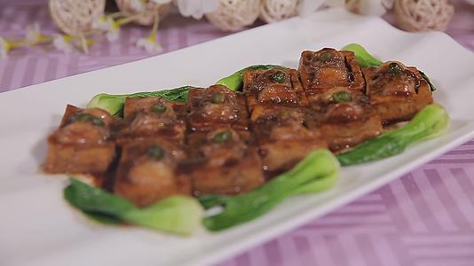 镜头合集中华美食鲜虾酿豆腐视频的预览图