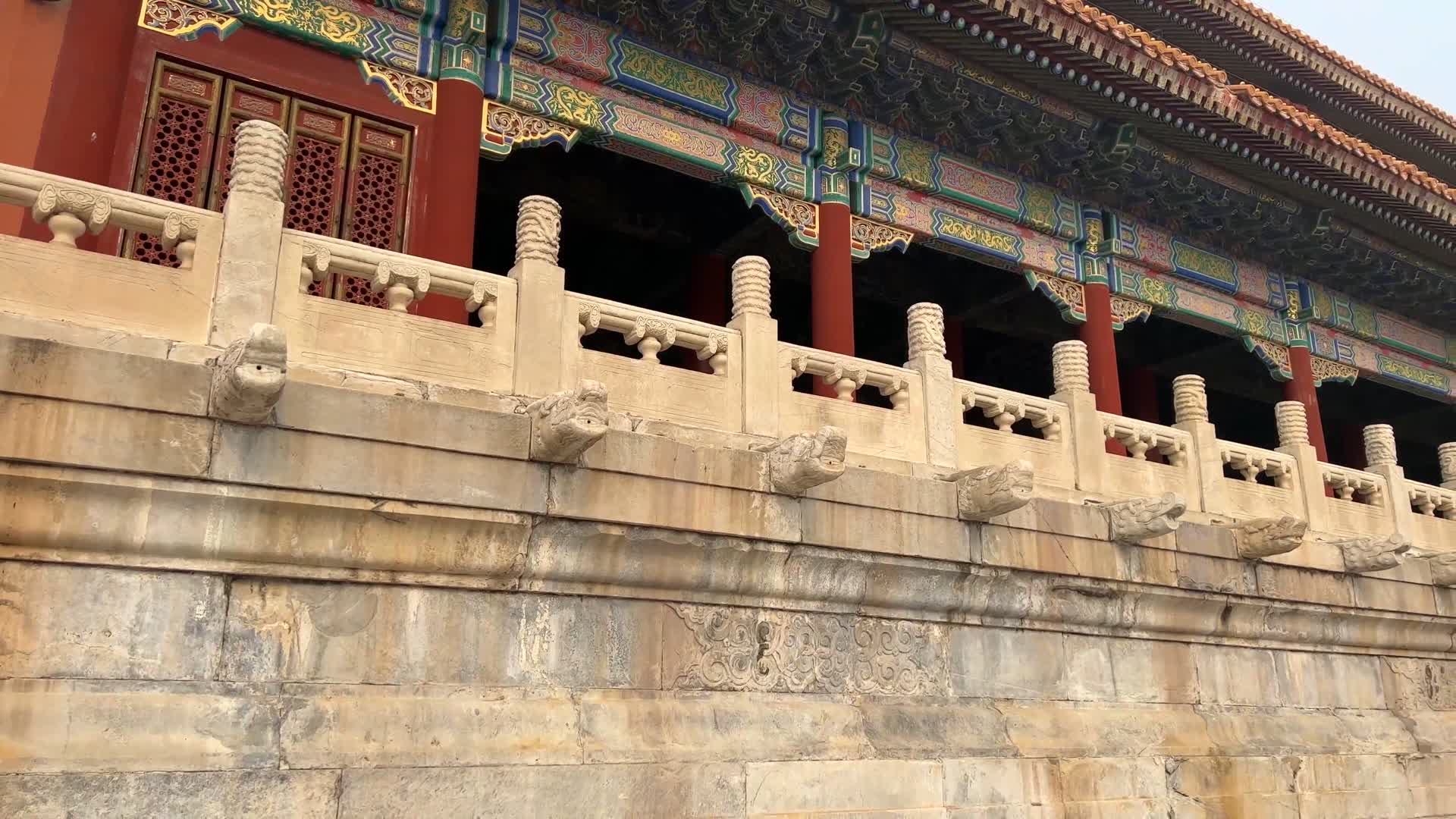 镜头合集中国古代排水系统故宫排水兽石雕栏杆视频的预览图