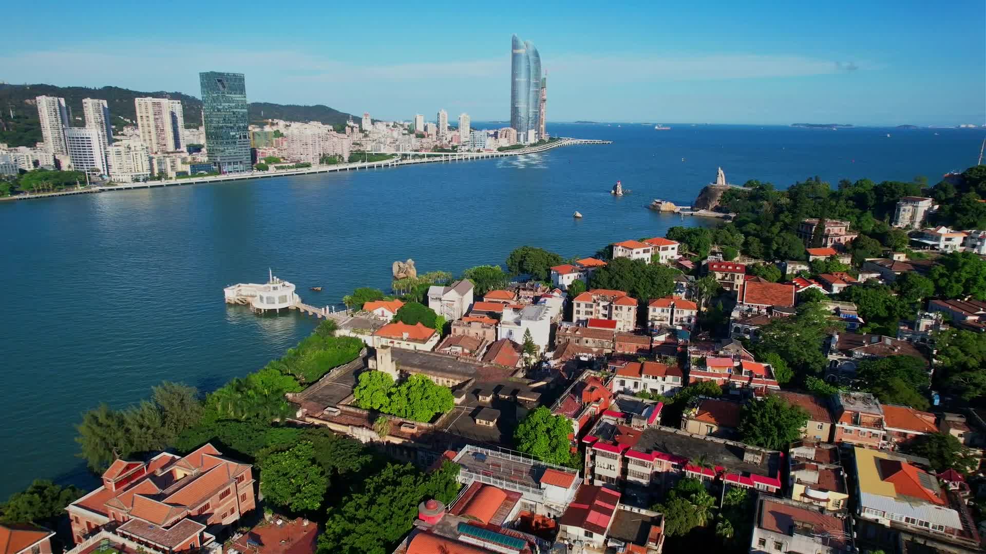 厦门航拍鼓浪屿建筑景观视频的预览图