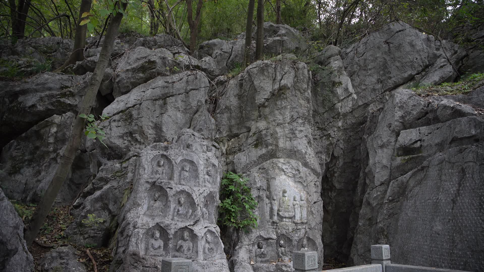杭州玉皇山石龙洞造像视频的预览图