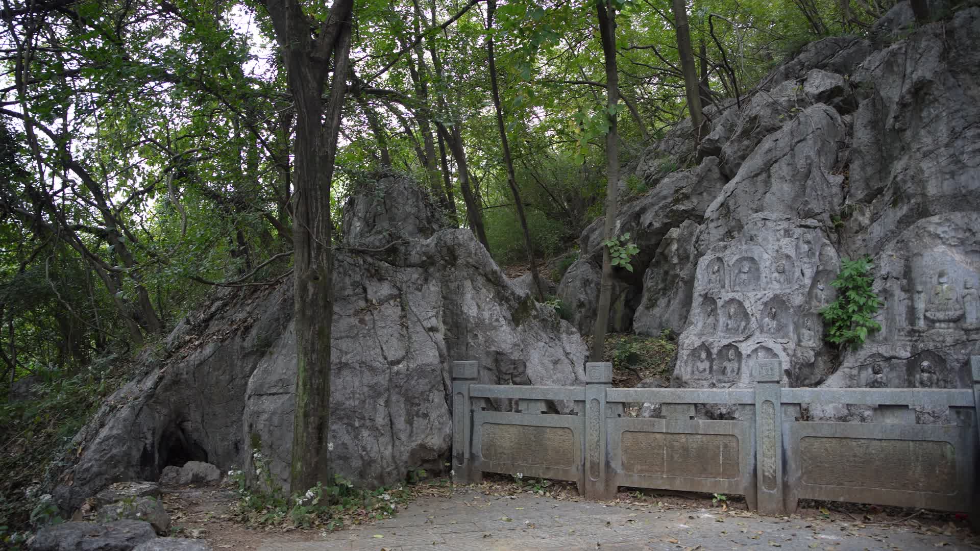 杭州玉皇山石龙洞造像视频的预览图