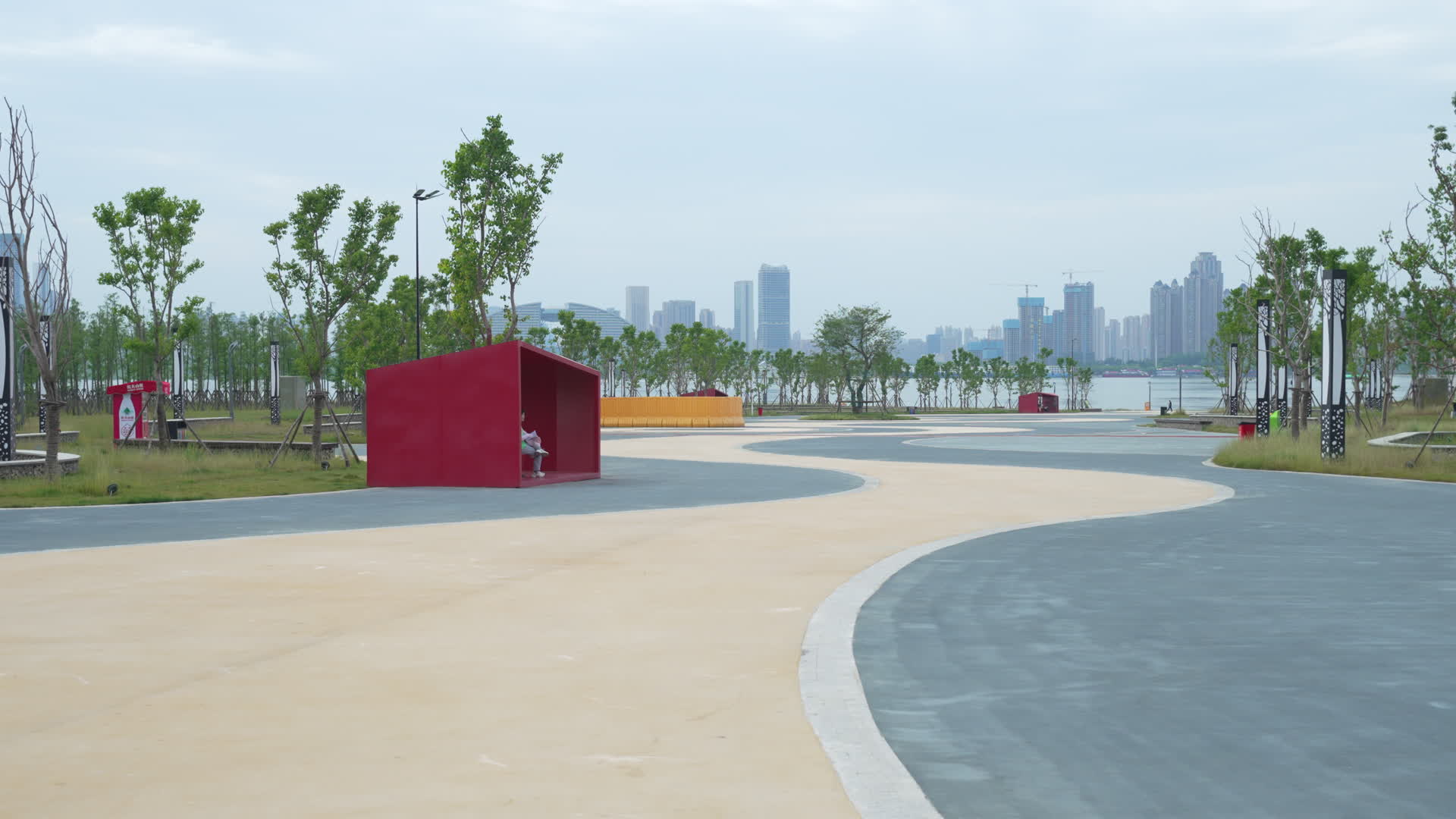 湖北武汉洪山江滩休闲公园视频的预览图