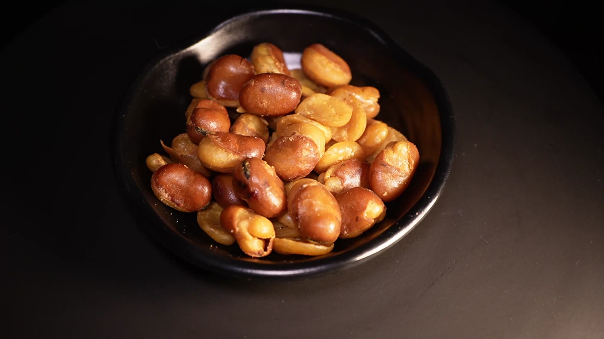 坚果零食铁蚕豆视频的预览图