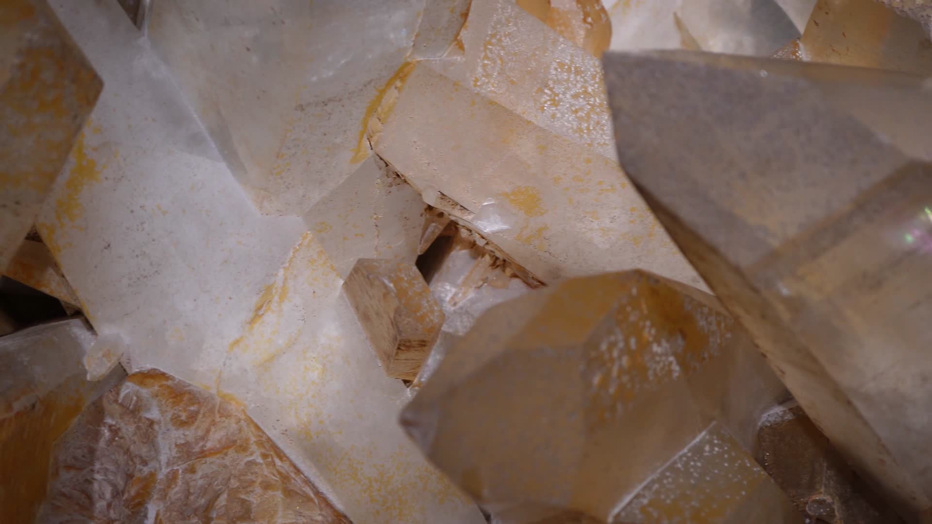 矿石珠宝摆件水晶石视频的预览图