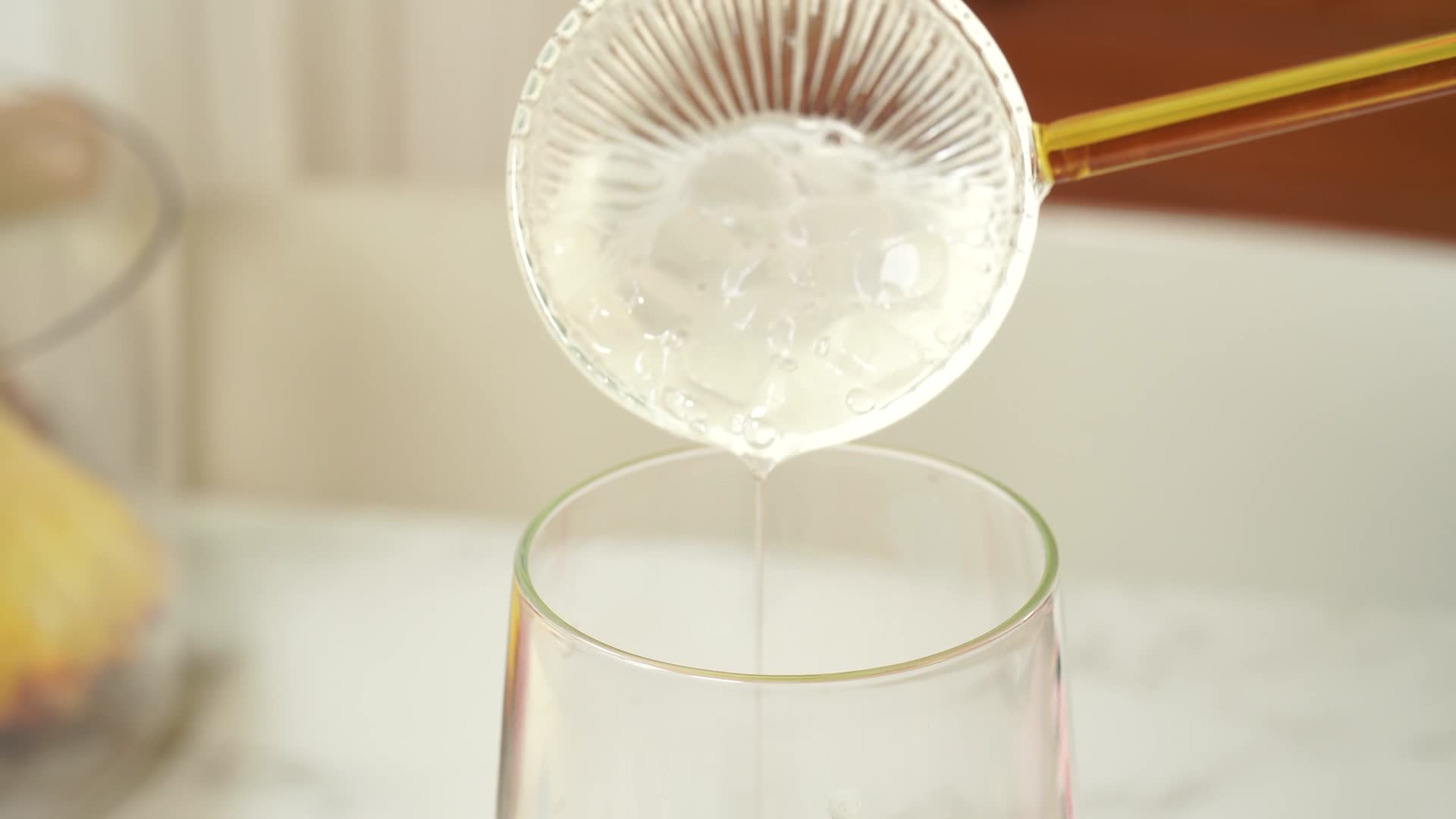 提子青提饮料乳酸菌饮品视频的预览图