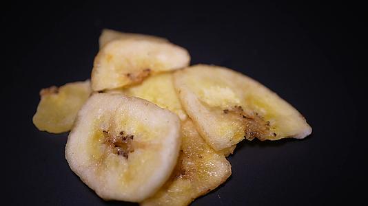 香脆酥脆干香蕉片视频的预览图