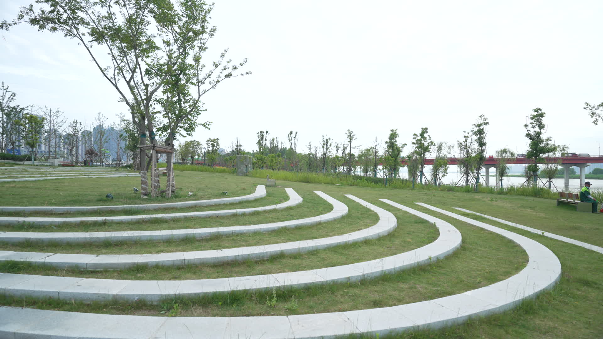 湖北武汉洪山江滩休闲公园视频的预览图