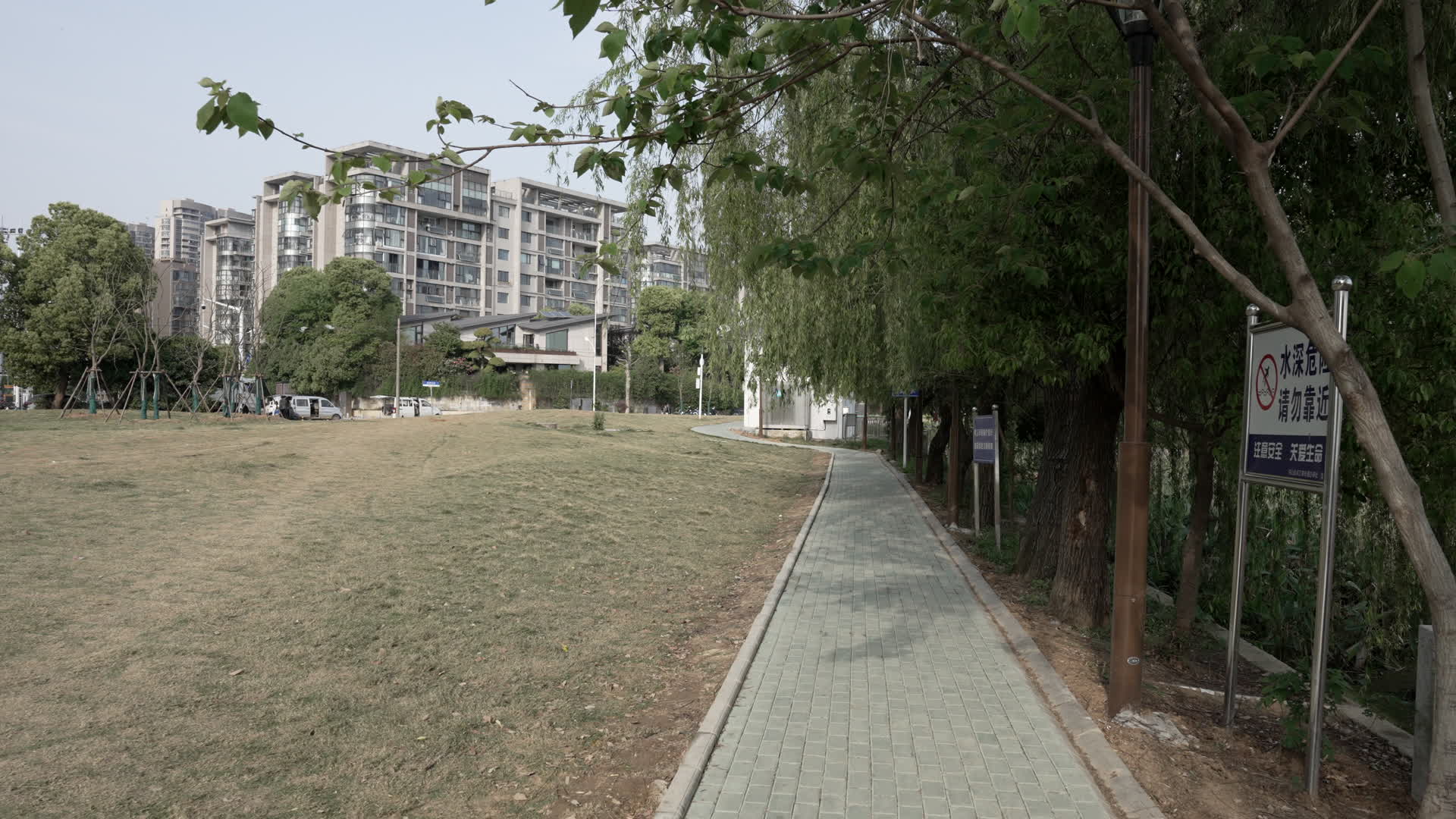 武汉洪山湖滨公园休闲地区视频的预览图