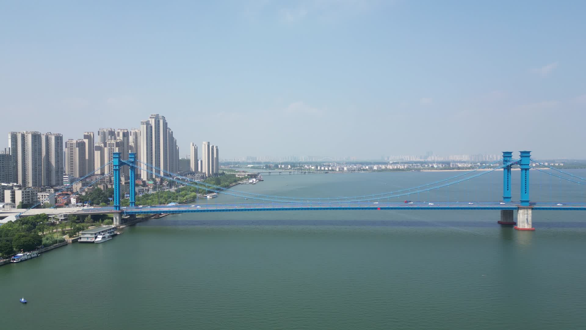 航拍湖北襄阳凤雏大桥视频的预览图