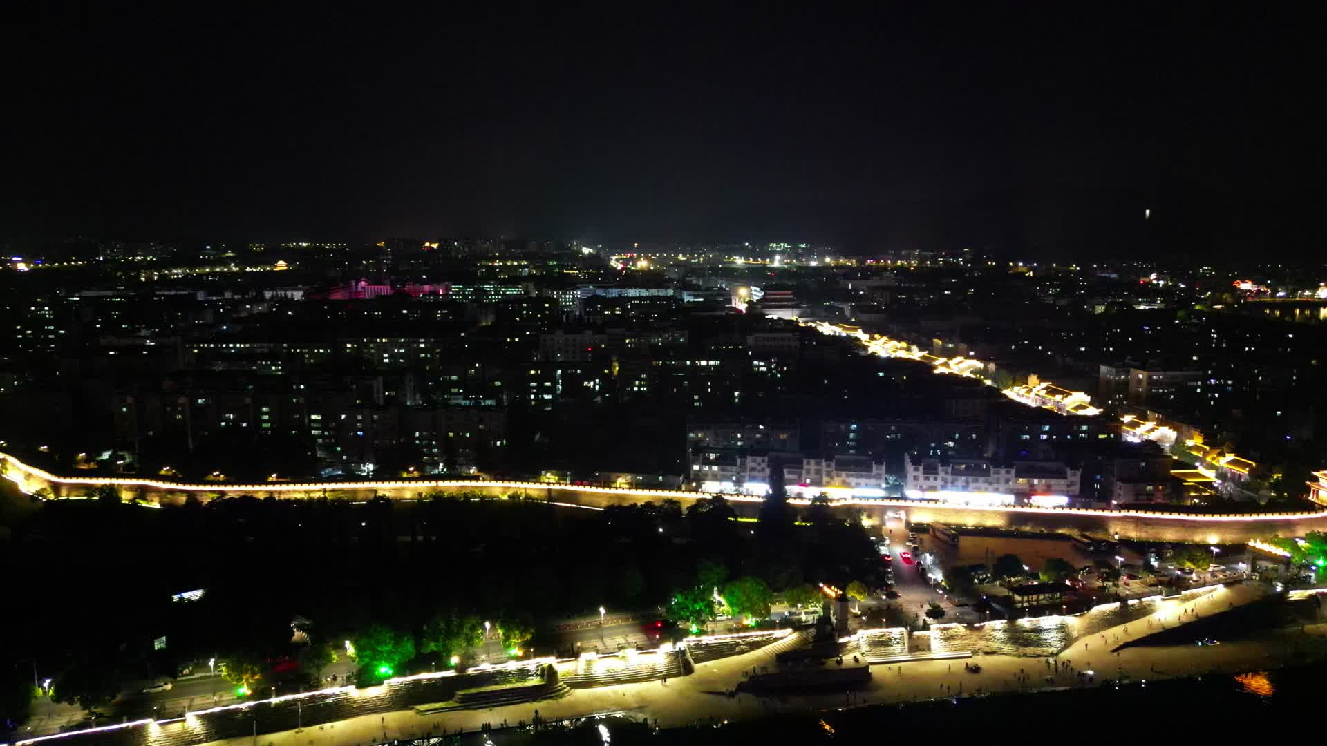 航拍湖北襄阳古城夜景视频的预览图