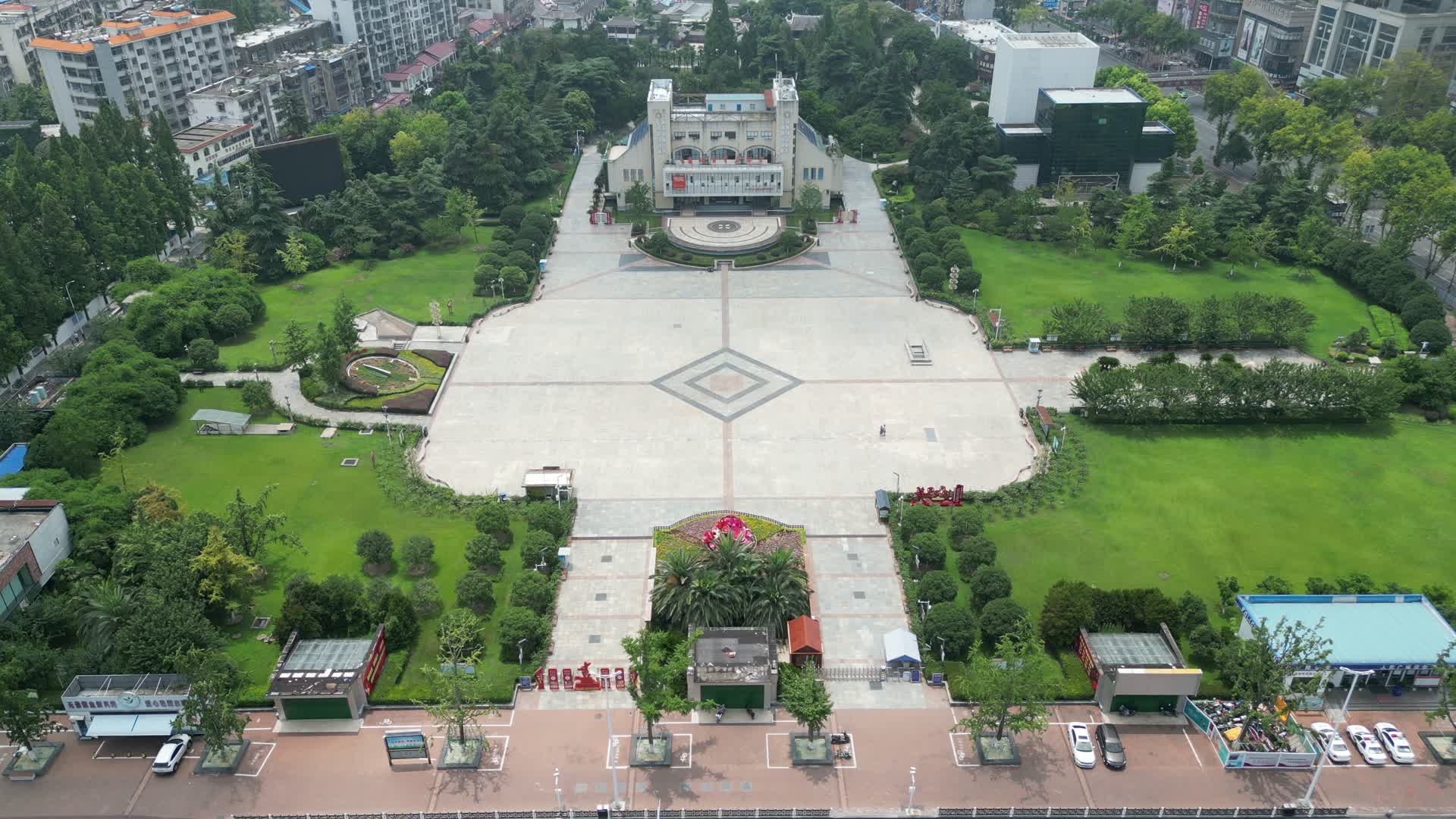 湖北襄阳人民广场航拍视频的预览图