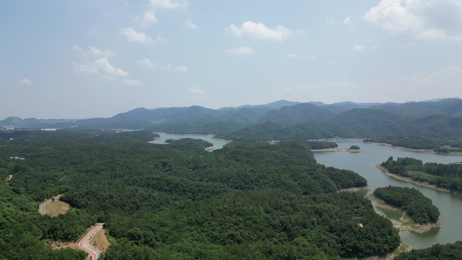 航拍湖北襄阳南漳县三道河风景区视频的预览图
