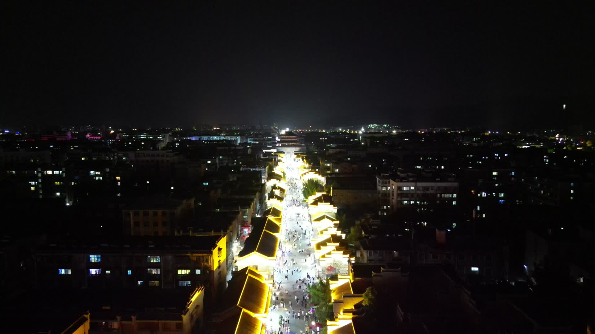 航拍湖北襄阳古城襄阳北街夜景视频的预览图