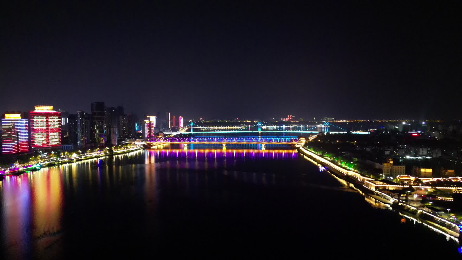 湖北襄阳汉江夜景灯光航拍视频的预览图